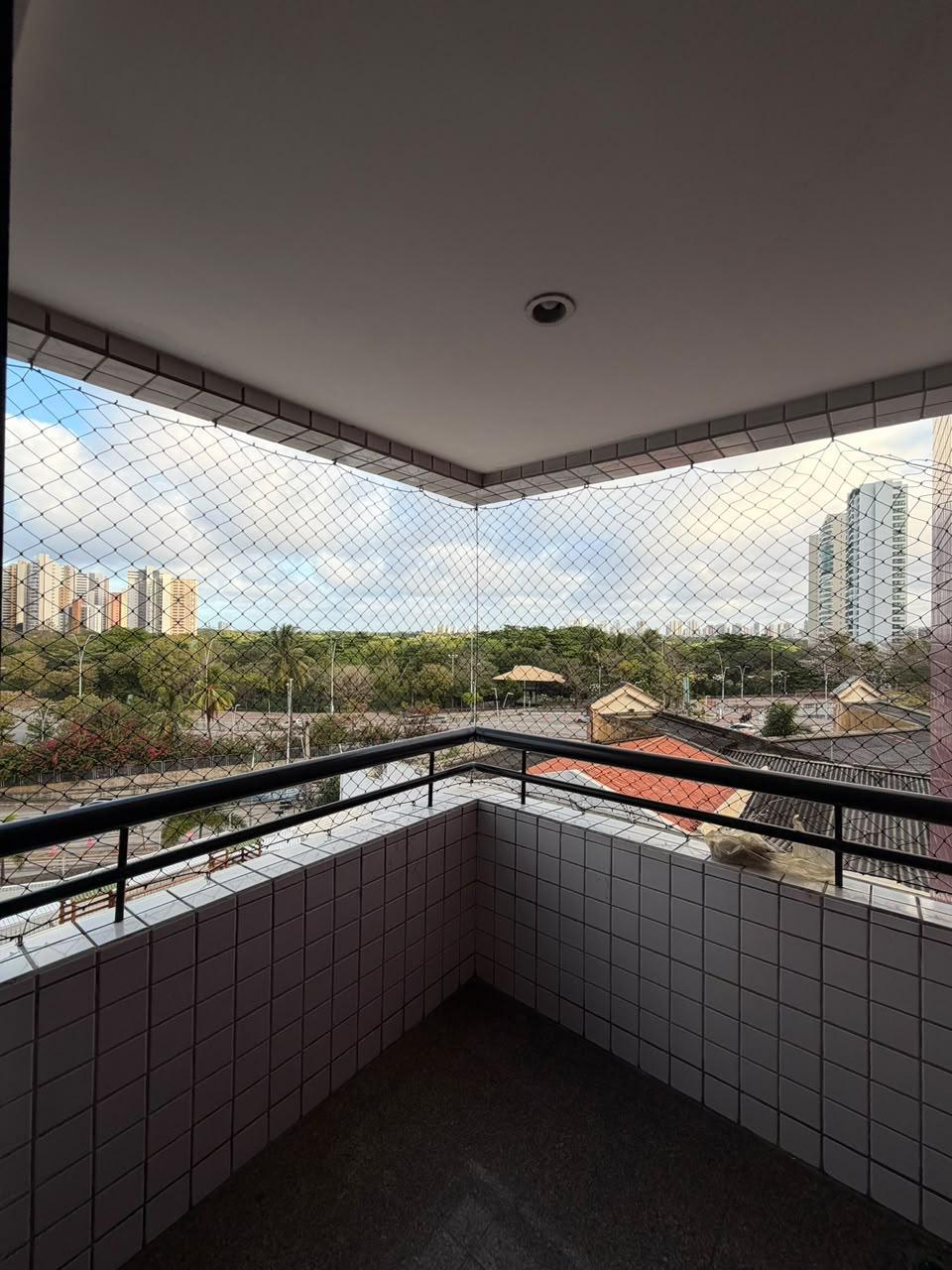 Apartamento com 3 quartos no Cocó